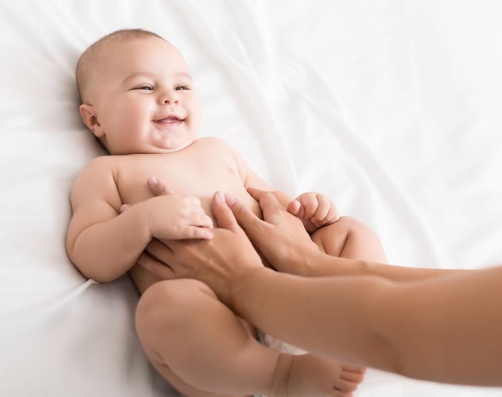 Šypsena po vonios – mažasis Augustas magnetuke