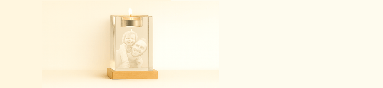 Stiklinė žvakidė 3D kristalinei nuotraukai su degančia arbatine žvake